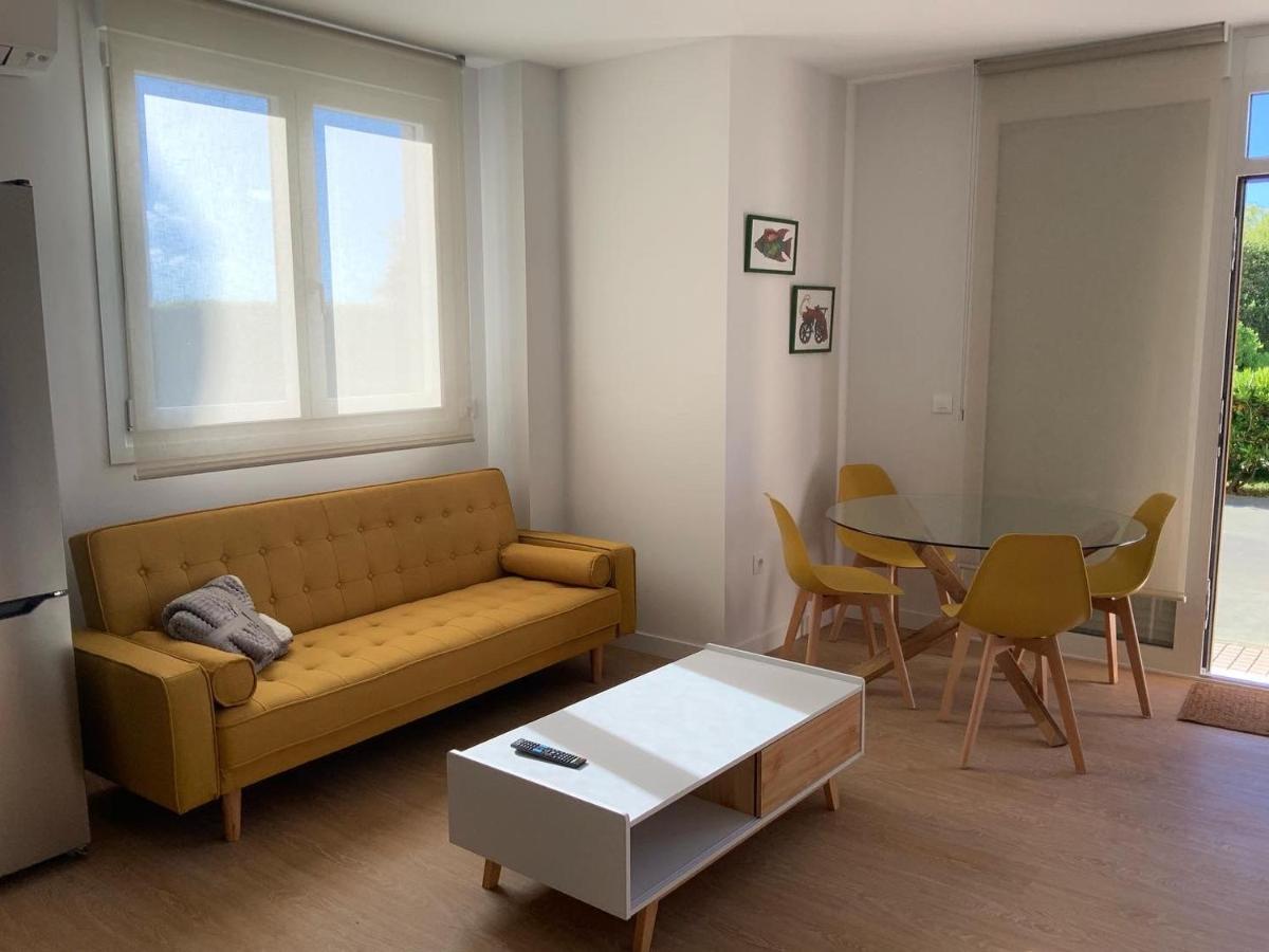 Apartment Yellow Apartments: Pet-friendly Beachfront Luxury Noja